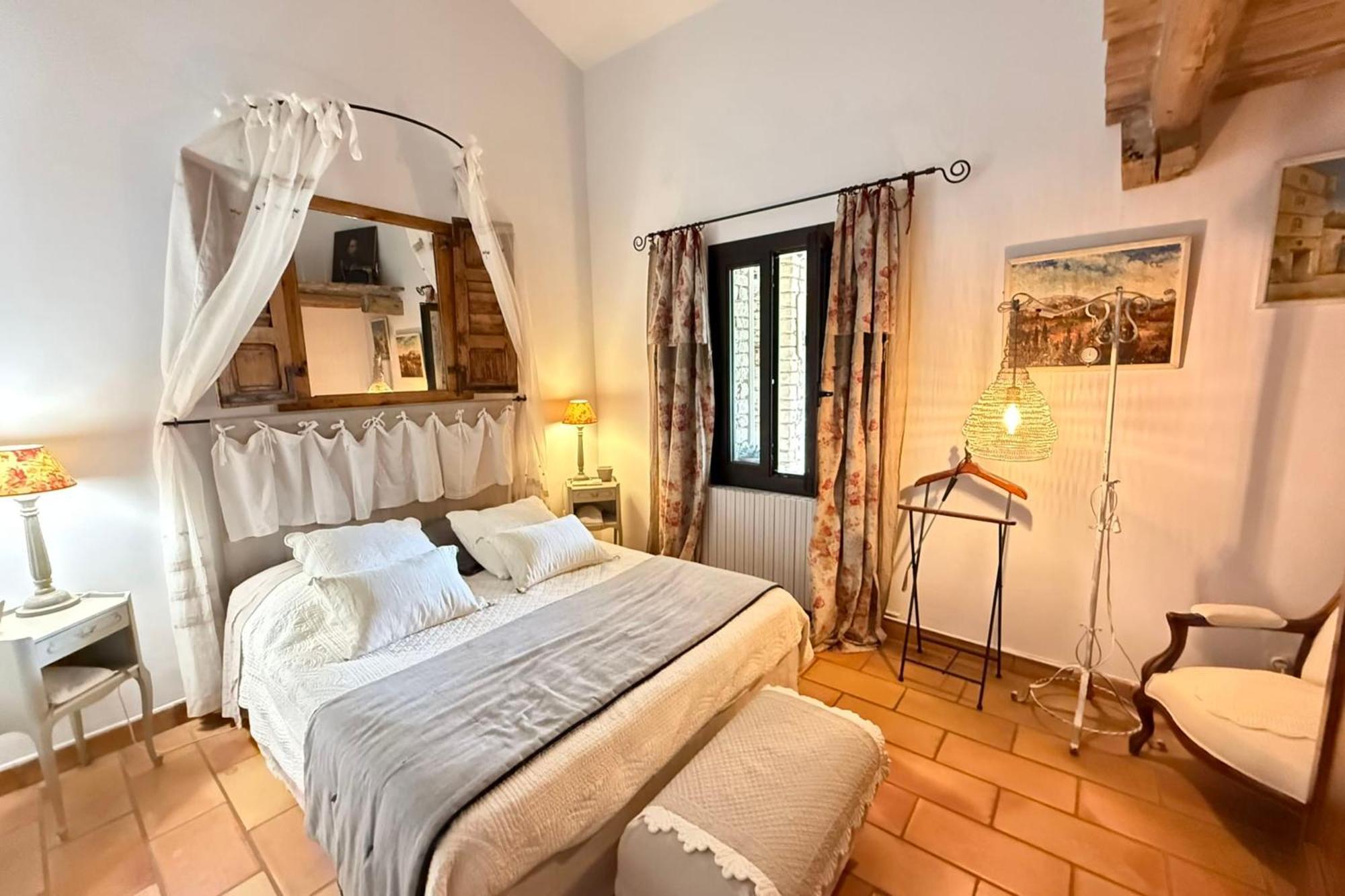 Beautiful Provencal Villa With Pool And Jacuzzi Lacoste  Dış mekan fotoğraf